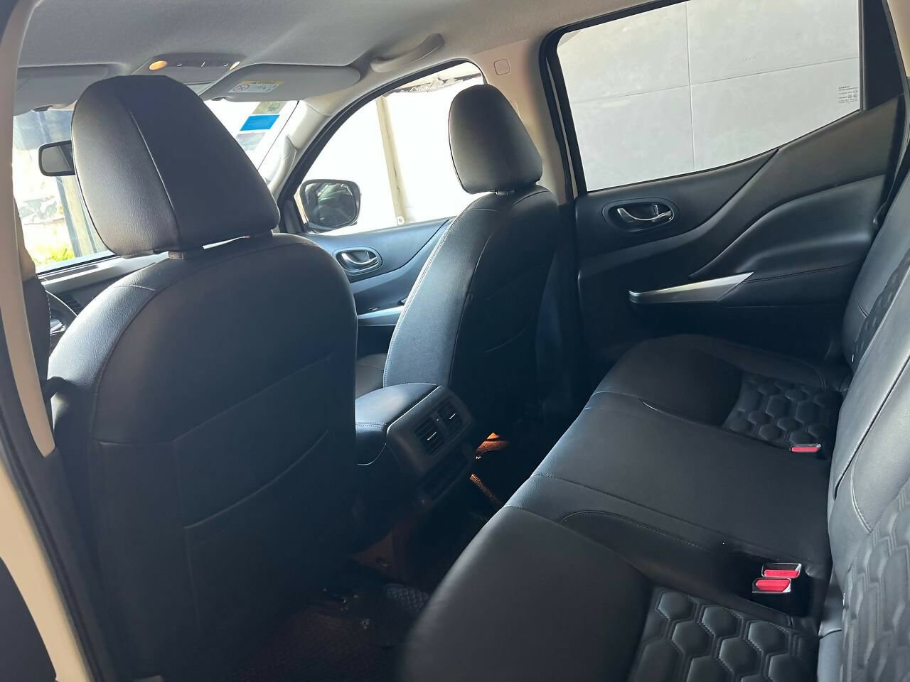 2021 Nissan Navara NP300 VL FULL OPTION - Car for sales