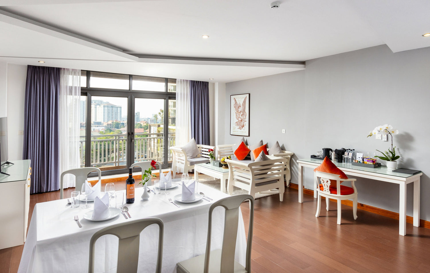Cocoon Suite Triple With Balcony - JAYA Suites Hotel Phnom Penh Cambodia - Family Suite