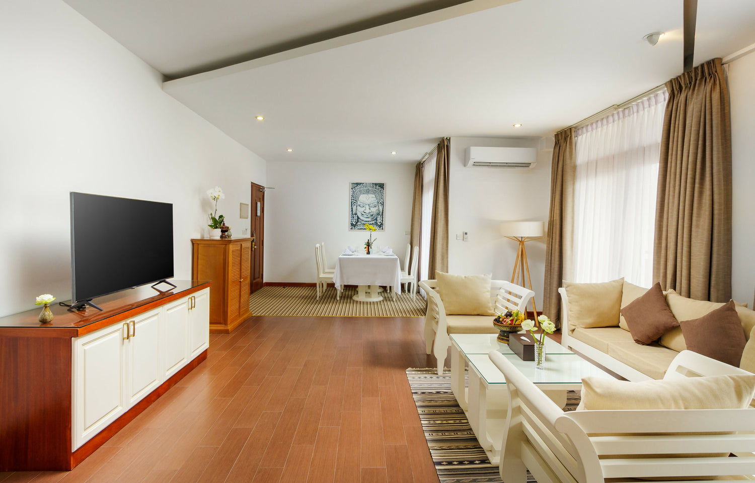 Havana Suite With Balcony - JAYA Suites Hotel Phnom Penh Cambodia - Family Suite