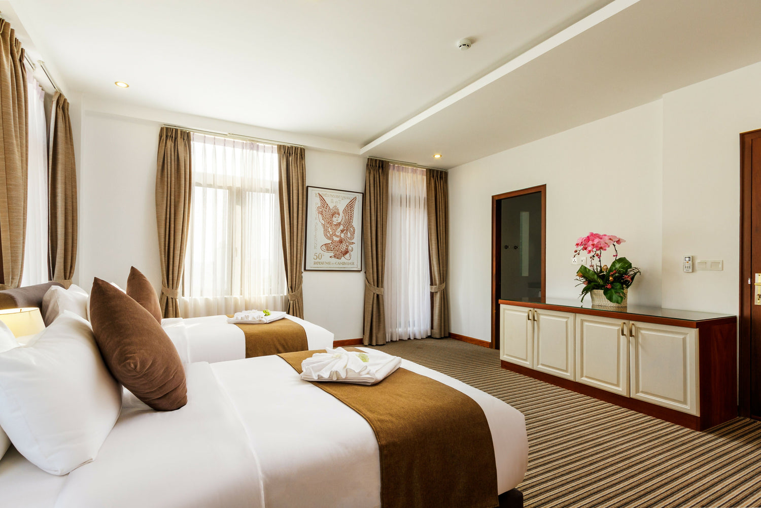 Havana Suite With Balcony - JAYA Suites Hotel Phnom Penh Cambodia - Family Suite