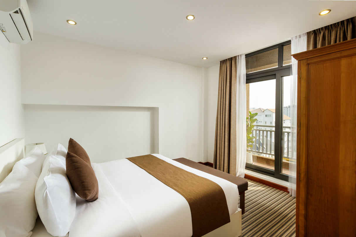 Junior Suite With Balcony - JAYA Suites Hotel Phnom Penh Cambodia - Junior Suite