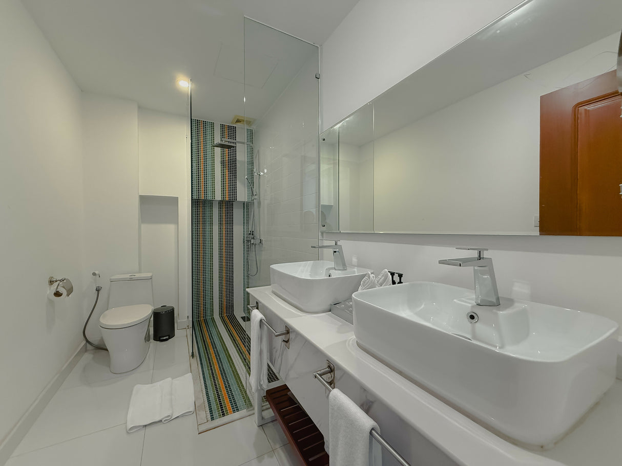 Junior Suite With Balcony - JAYA Suites Hotel Phnom Penh Cambodia - Junior Suite