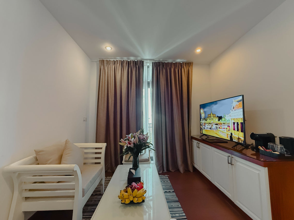 Junior Suite With Balcony - JAYA Suites Hotel Phnom Penh Cambodia - Junior Suite