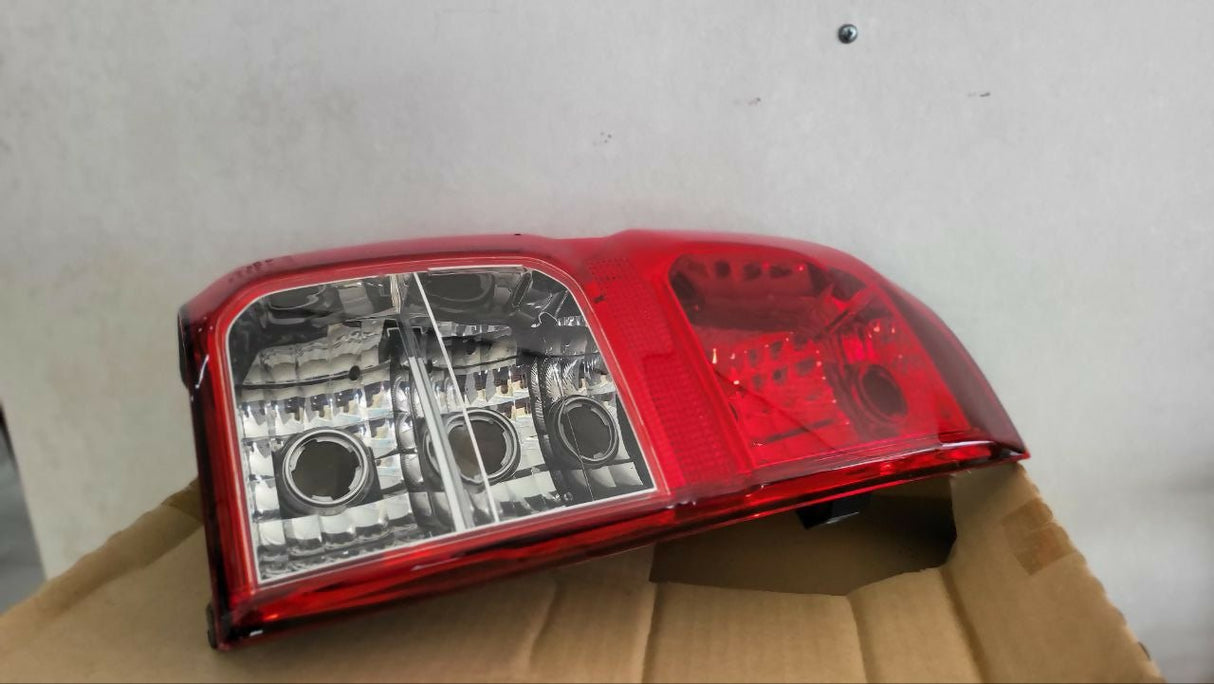 ស្ដុបក្រោយខាងស្ដាំ Lens rear combination lamp RH - Automotive Parts