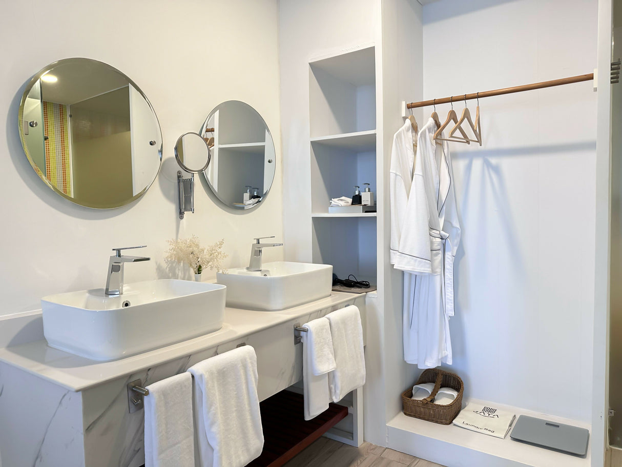 Moder Chic Suite With Balcony - JAYA Suites Hotel Phnom Penh Cambodia - Family Suite