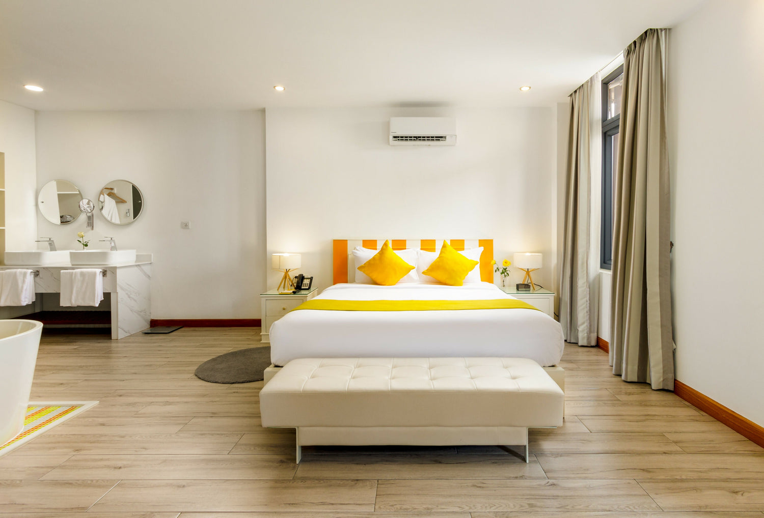 Moder Chic Suite With Balcony - JAYA Suites Hotel Phnom Penh Cambodia - Family Suite