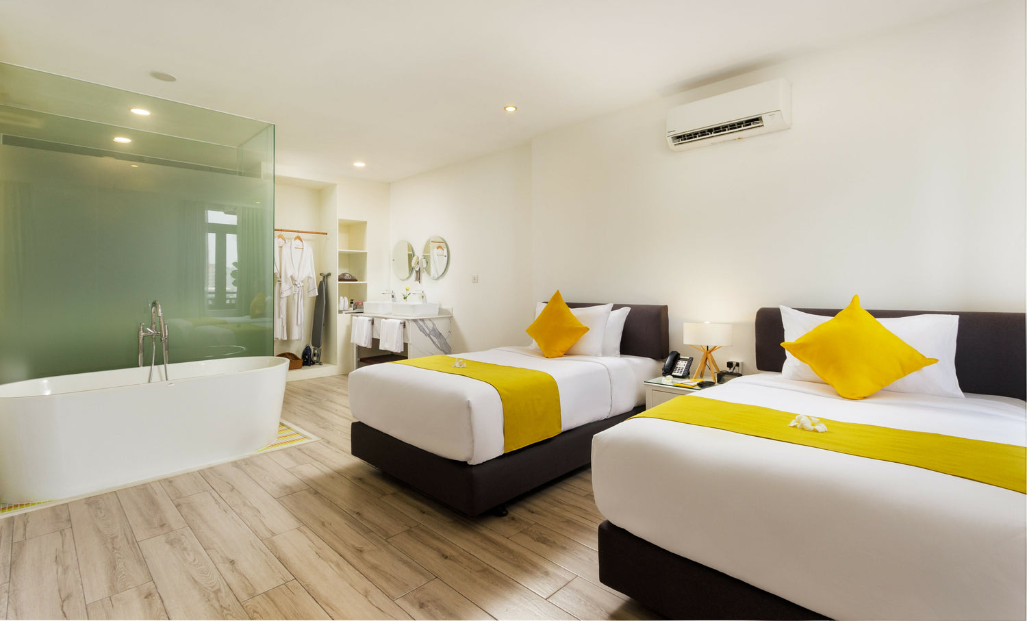 Moder Chic Suite With Balcony - JAYA Suites Hotel Phnom Penh Cambodia - Family Suite