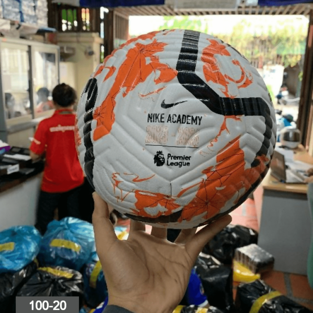 បាល់ទាត់ ឡូហ្គោ ល្អ បាល់អត់ដេរថ្នេរ - Accessories