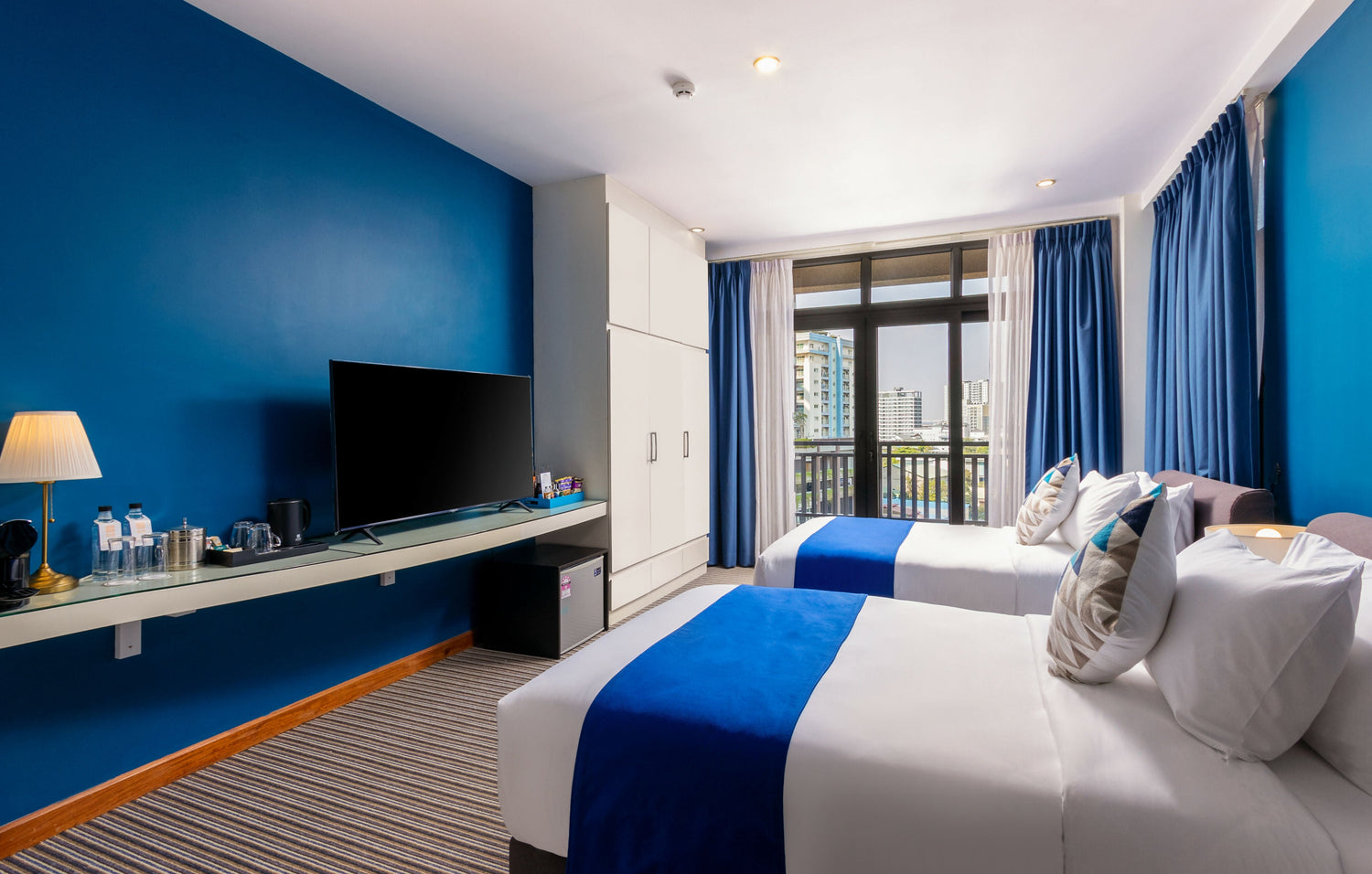 Vertigo With Balcony - JAYA Suites Hotel Phnom Penh Cambodia - Superior Room