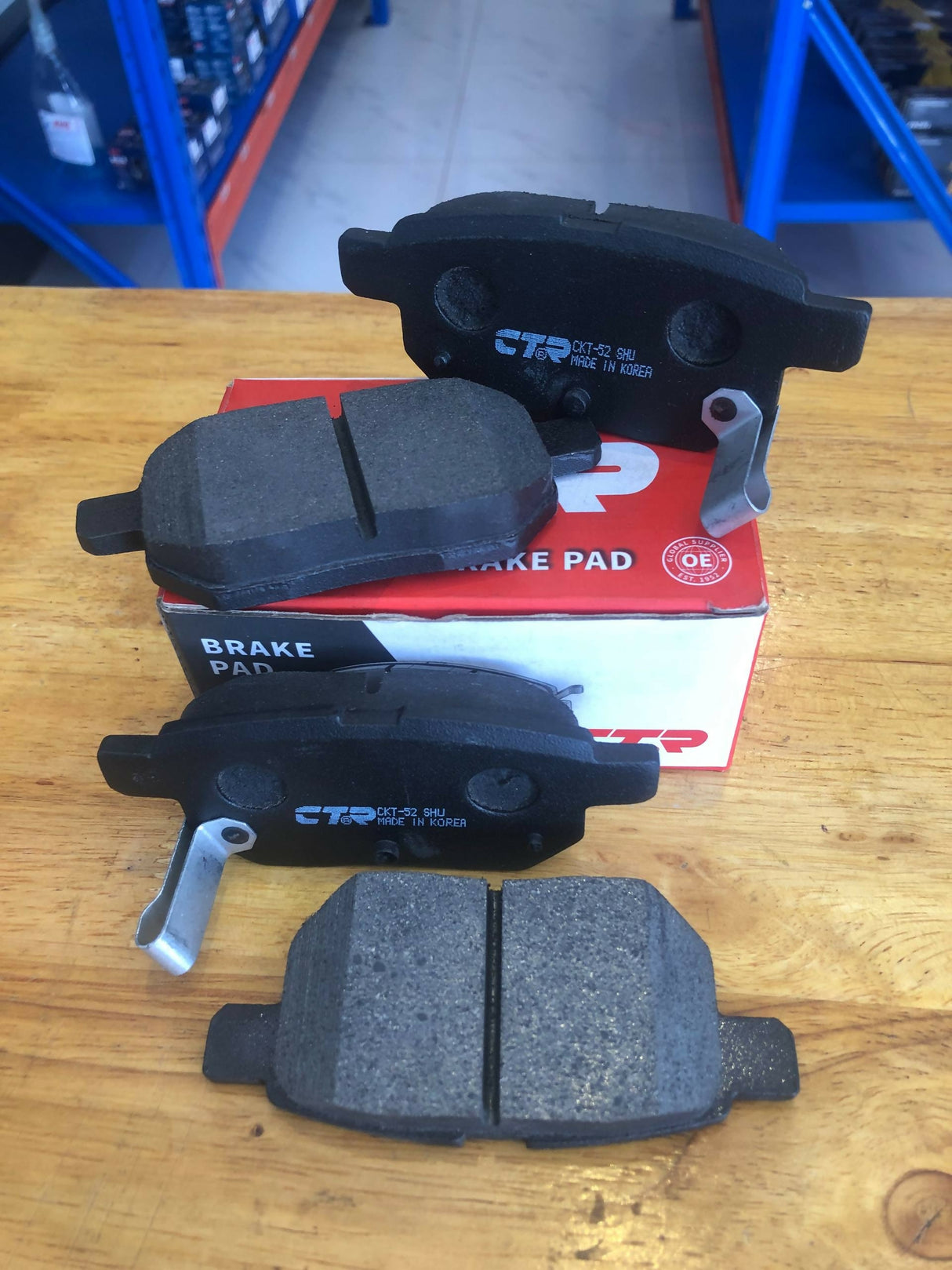 ស្បែកហ្វ្រាំងDISC Brakepads, Rear សម្រាប់រថយន្ត: Toyota Corolla (2007 - 2009) & Toyota Prius - Automotive Parts